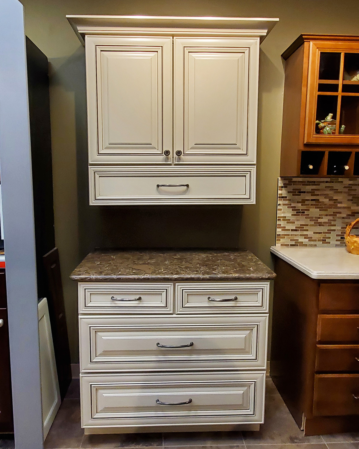 https://seiffertlumber.com/wp-content/uploads/2022/02/Creme-Display-Cabinet.jpg